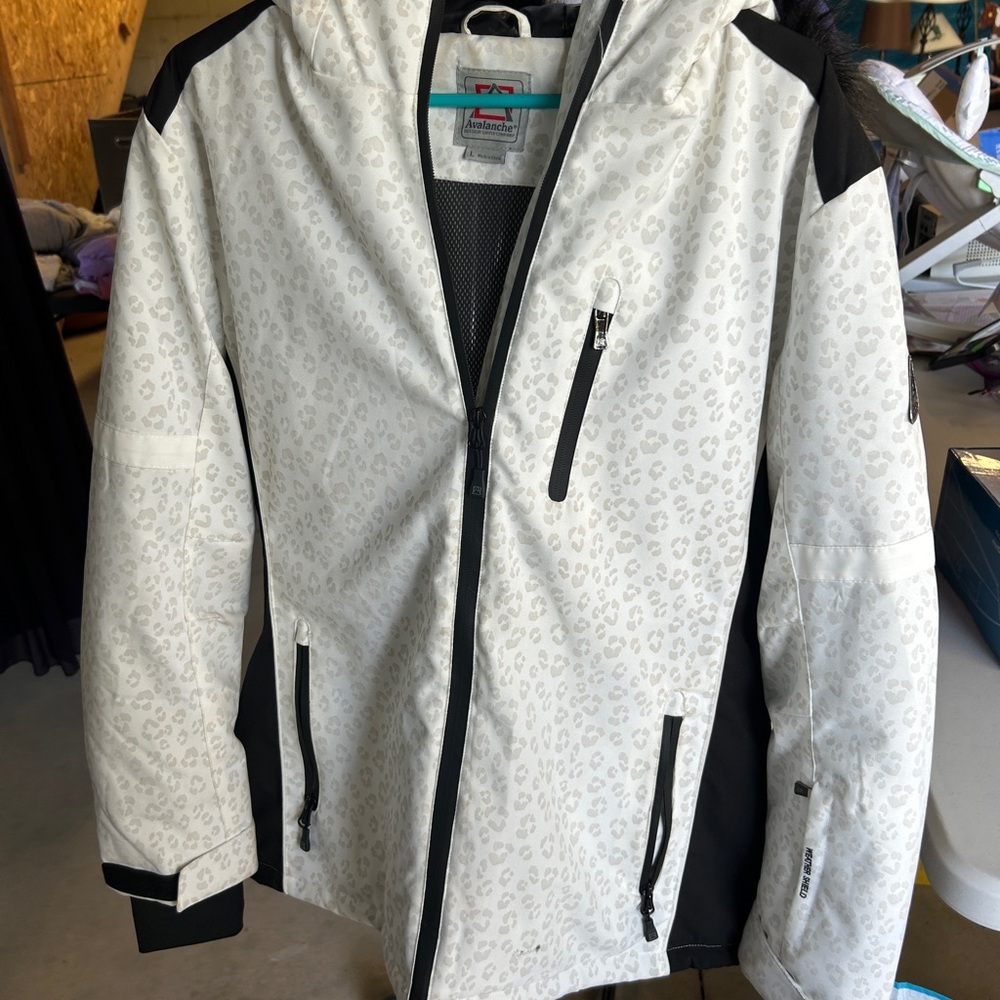 Descente White and Black Ski Jacket